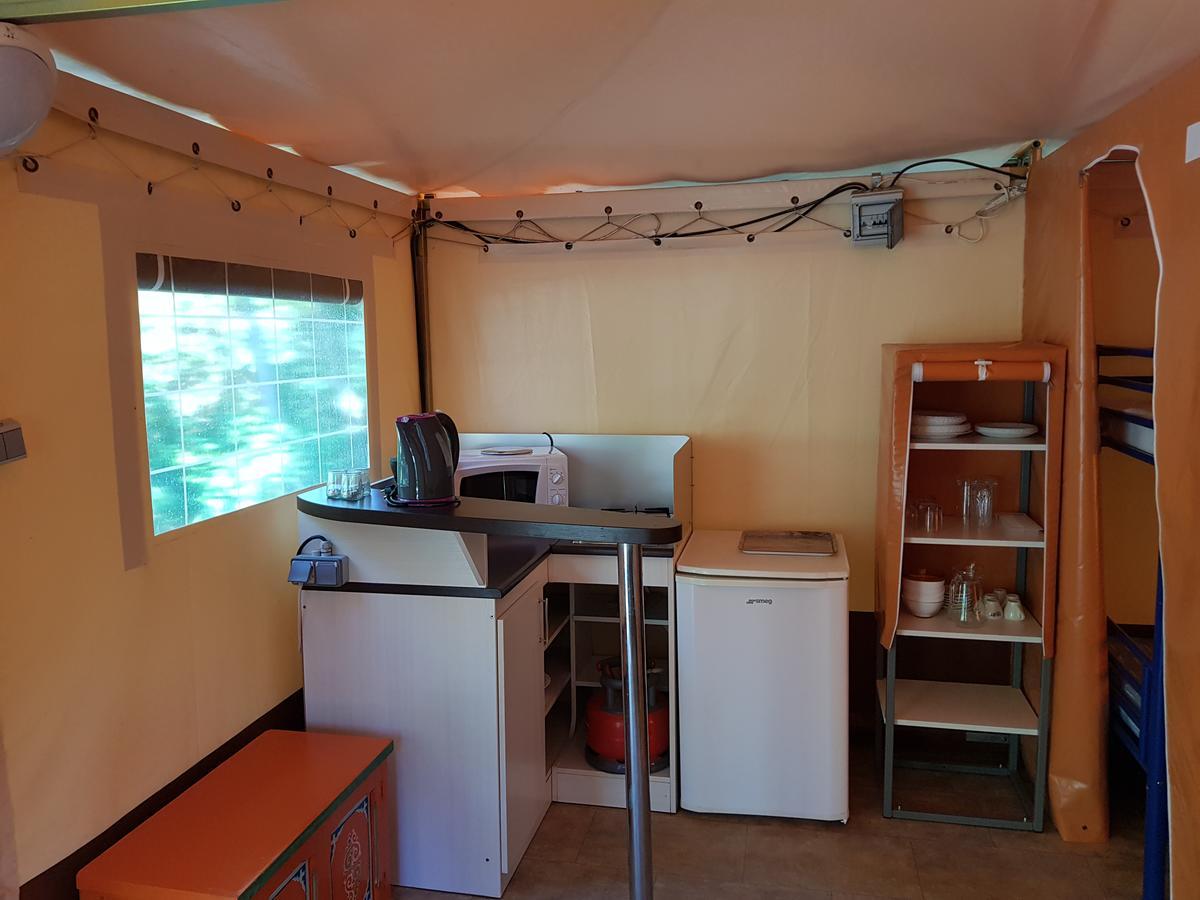 Monoblet Camping De Graniers酒店 外观 照片